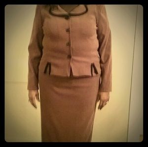 Like New Leslie Fay Skirt Suit Size 16